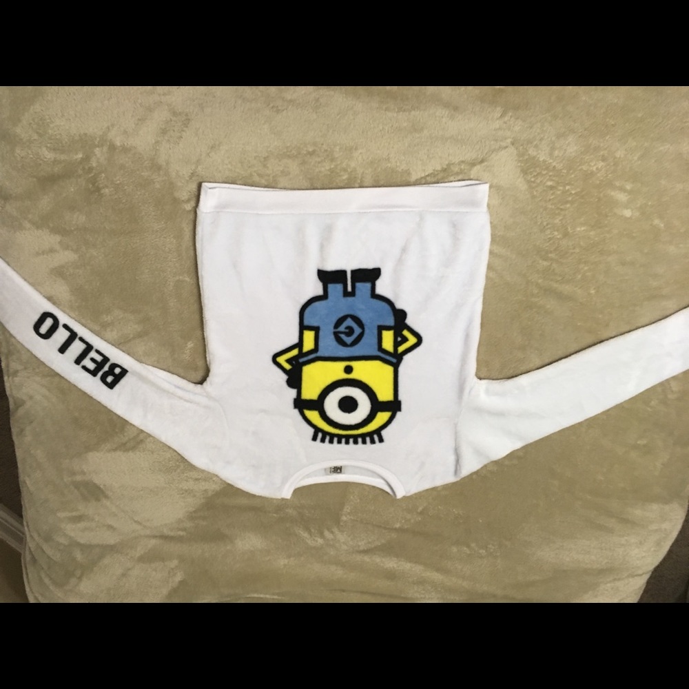 minion sweater